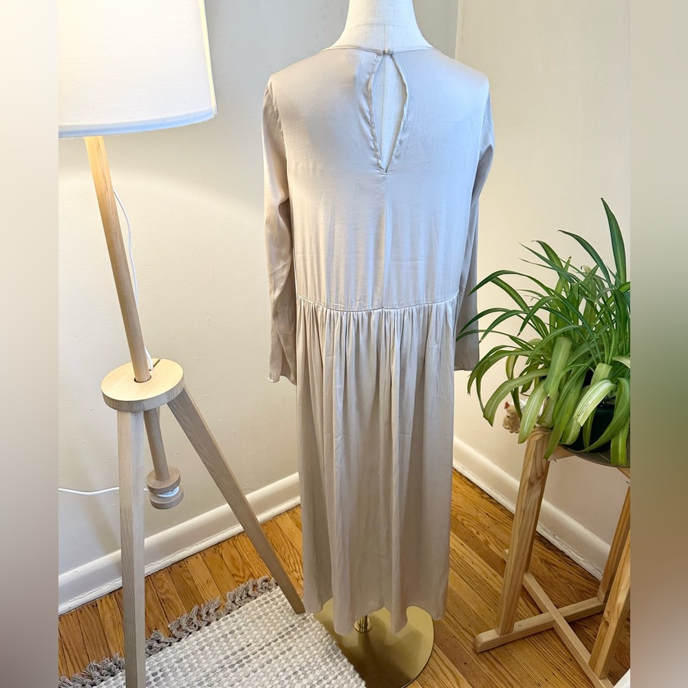 H&M dress. Size 4/S. - Picture 2 of 3